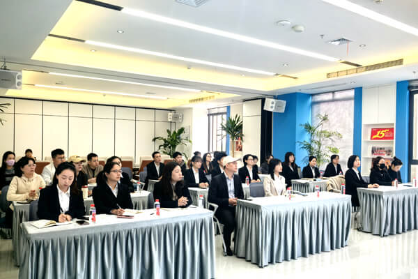 <b>以礼赋能，塑职场新风--厦门纵能举办工业销售礼仪专题培训</b>