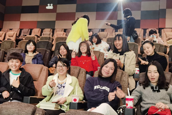 纵能科技组织女职工看电影欢度“三八”妇女节