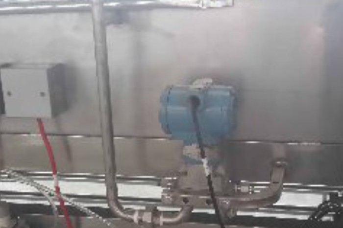 公司通过自身的技术实力为某大型专业设备生产商出解决方案